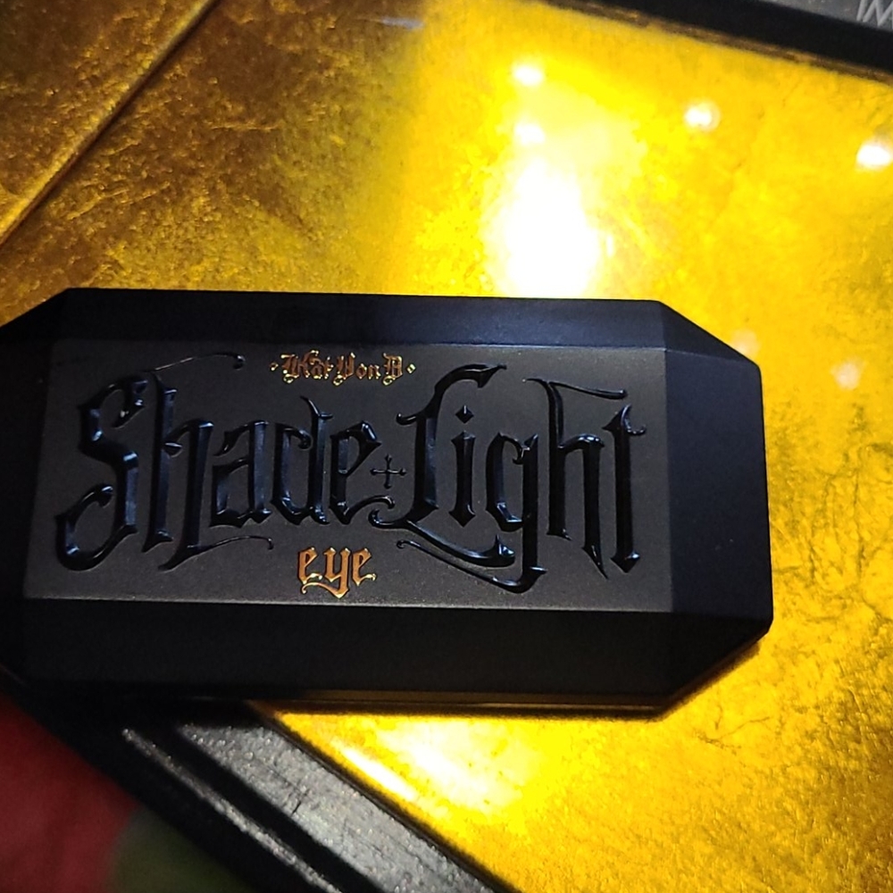 KVD shade and Light Palette in Fawn